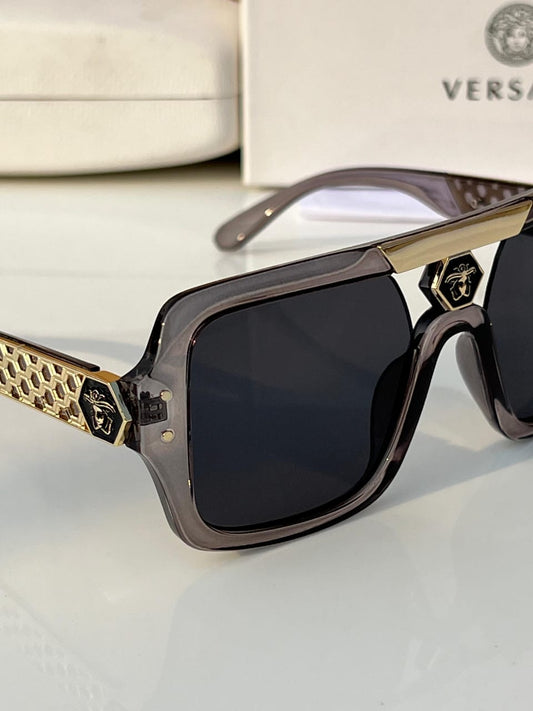 Fashionable Women’s Sunglasses