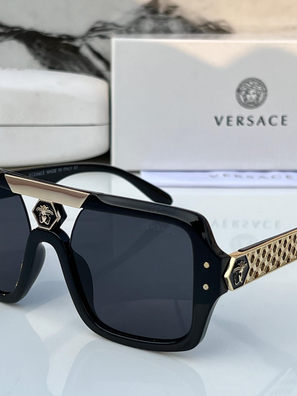 Fashionable Women’s Sunglasses